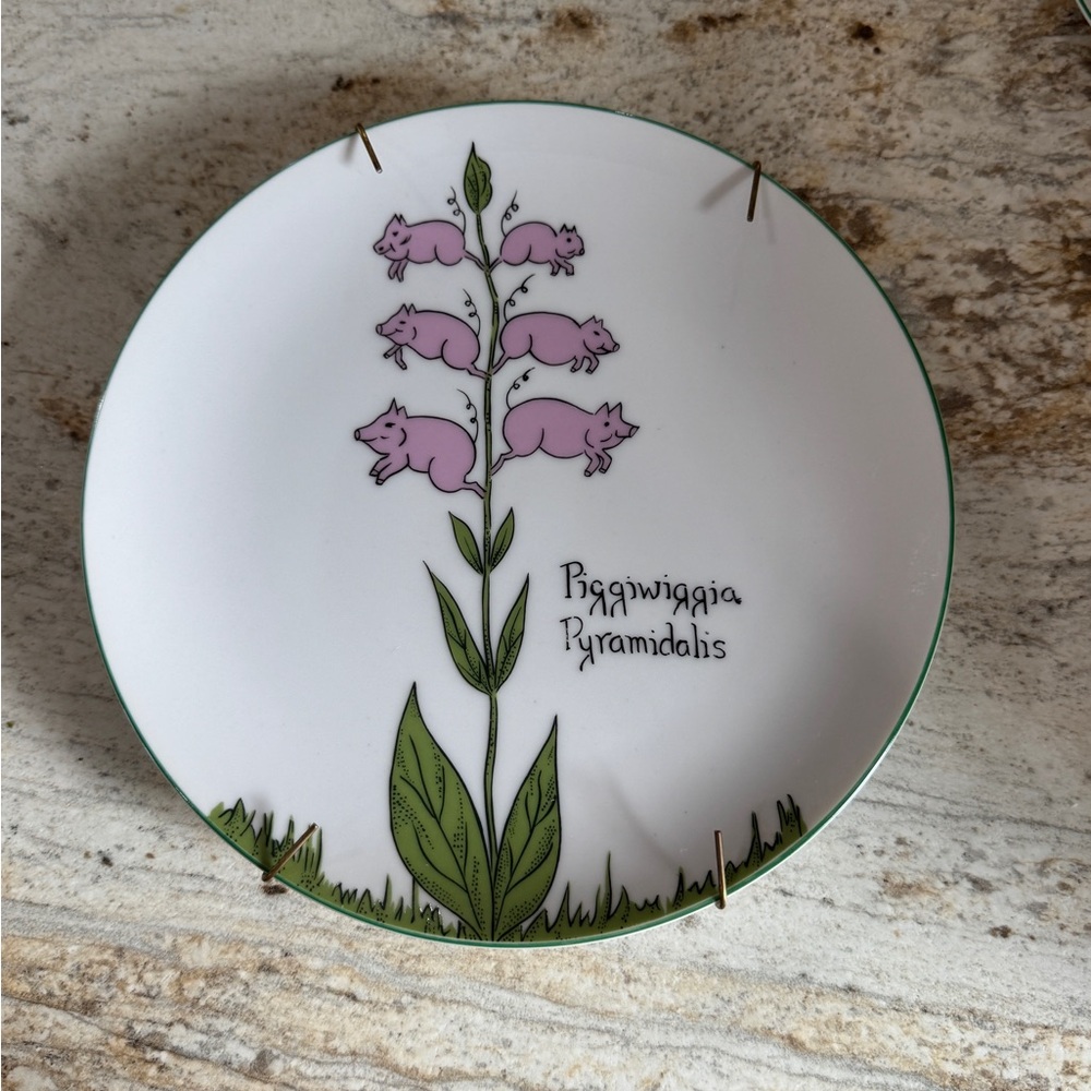 Vintage Decorative Plates Set - Picture 4 of 8